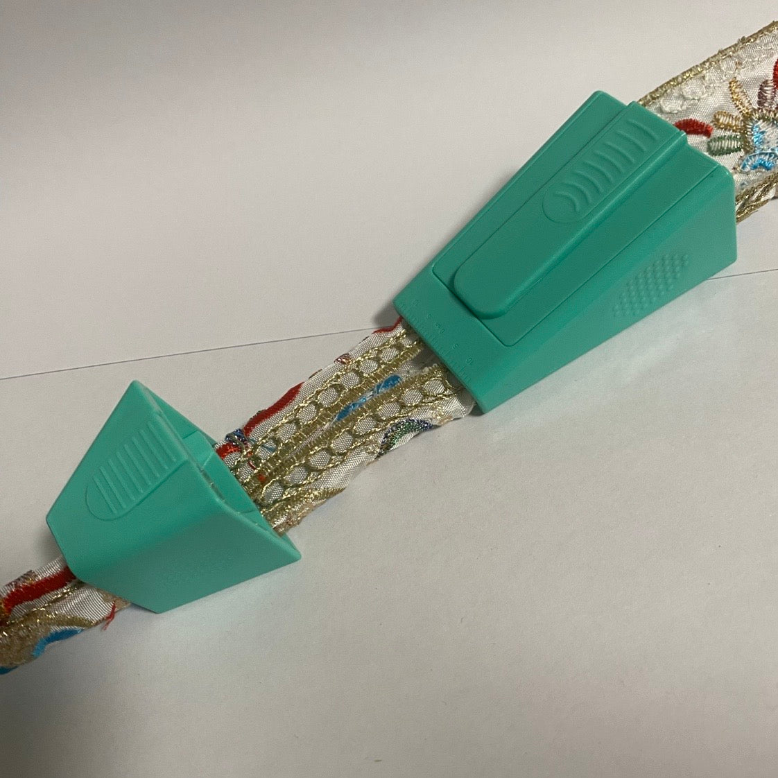 TOOVREN Fabric Tube Maker with Needle Threader and Seam Ripper Patented Design